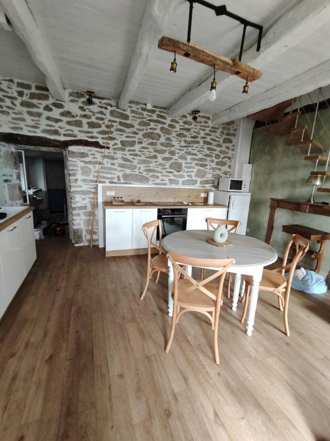Gite A La Tour De Peyrebrune Alrance Bagian luar foto