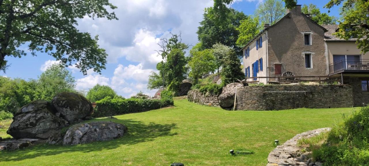 Gite A La Tour De Peyrebrune Alrance Bagian luar foto